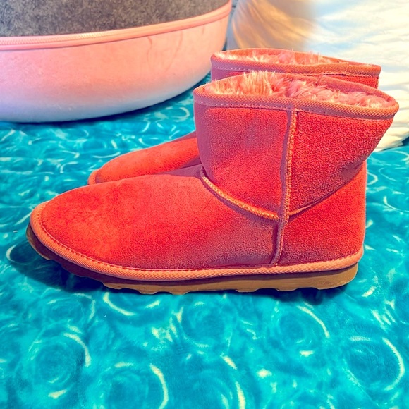 Pink suede ankle boots!!! PERFECT FOR UPCOMING COLD MONTHS! Size 9! - Picture 1 of 3